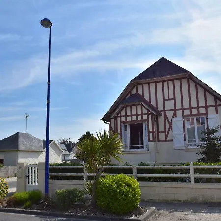 Dom wakacyjny Beautiful Holiday By The Sea In Normandy