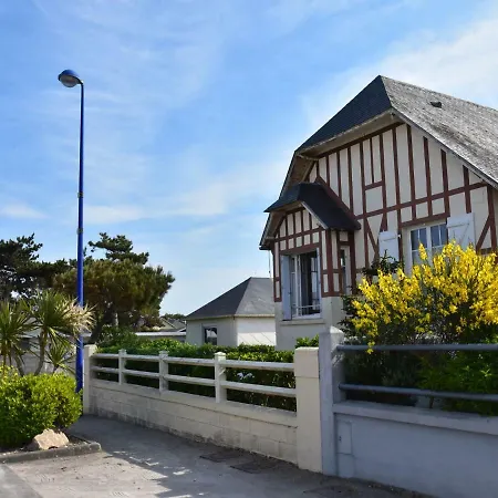 Dom wakacyjny Beautiful Holiday By The Sea In Normandy