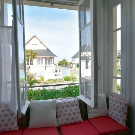 Dom wakacyjny Beautiful Holiday By The Sea In Normandy *